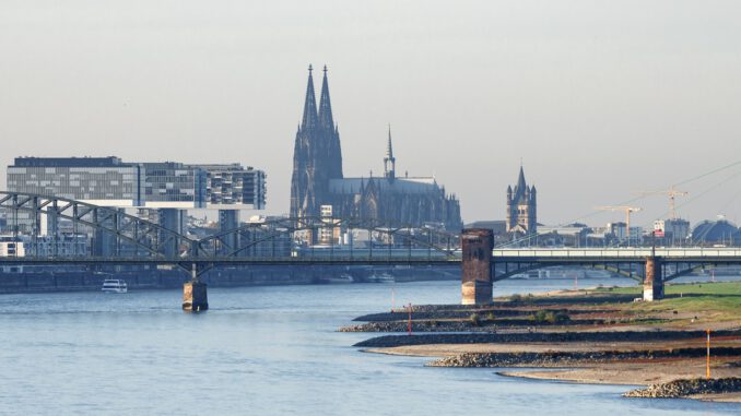 25 Jahre Kölle putzmunter: Mehr als 23.600 Menschen sammelten Müll in Köln 25 Jahre Kölle putzmunter: Mehr als 23.600 Menschen sammelten Müll in Köln