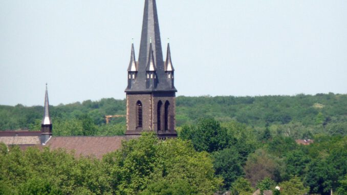 Altarraum und Erinnerung: Arbeiten zur Kirche in Herz Jesu am Altmarkt Altarraum und Erinnerung: Arbeiten zur Kirche in Herz Jesu am Altmarkt