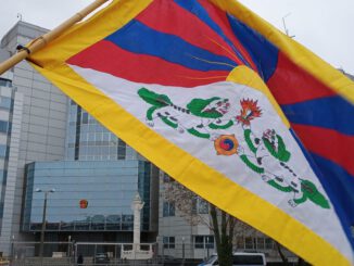 Mülheim hisst tibetische Flagge am Rathausturm als Zeichen der Solidarität