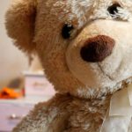 Mülheimer Gesundheitsamt verkauft Plüschbären und bietet kostenlose HIV und STI Tests zum Welt AIDS Tag an