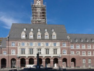 Rathaus in Bottrop: Schieferdach wird erneuert, historische Fenster werden restauriert