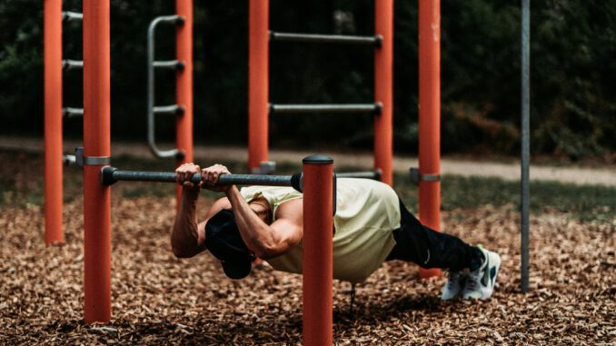 Sportpark an der Parkstraße erweitert: Neue Geräte und Beleuchtung ermöglichen Training rund um die Uhr Sportpark an der Parkstraße erweitert: Neue Geräte und Beleuchtung ermöglichen Training rund um die Uhr