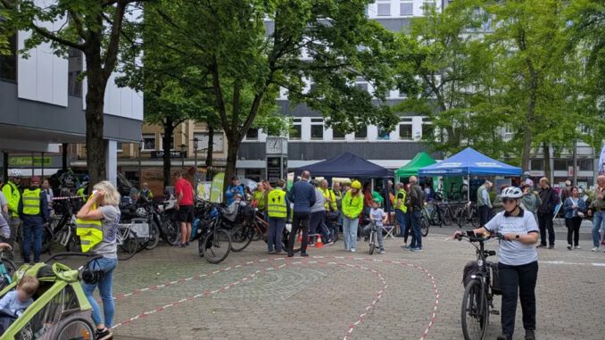 STADTRADELN in Hagen startet mit Fahrradmarkt und 96 Teilnehmenden der Sternfahrten STADTRADELN in Hagen startet mit Fahrradmarkt und 96 Teilnehmenden der Sternfahrten